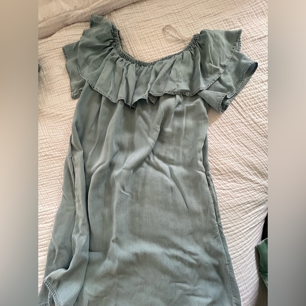 Women’s dress never worn